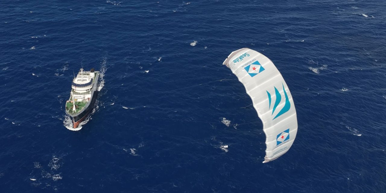 Cap Bourbon équipe un navire d’un kite de traction automatisé